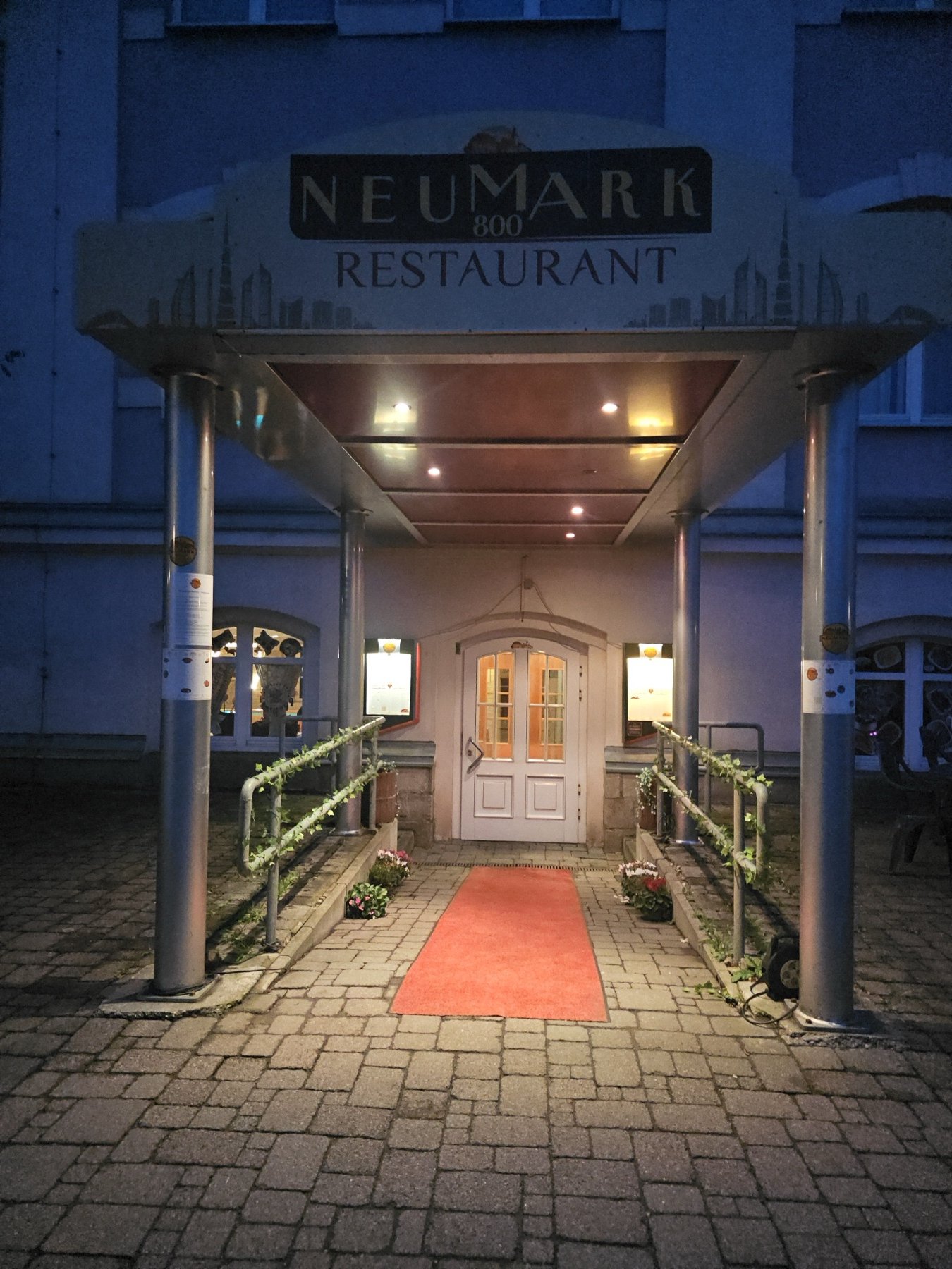 Frühere Restaurantbeschilderung am Standort